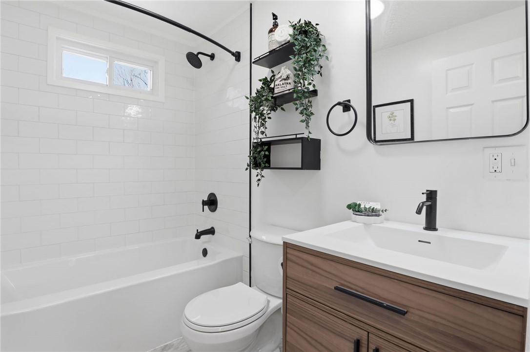 105 Names Road Chili, NY 14623 - Photo 18 of 35