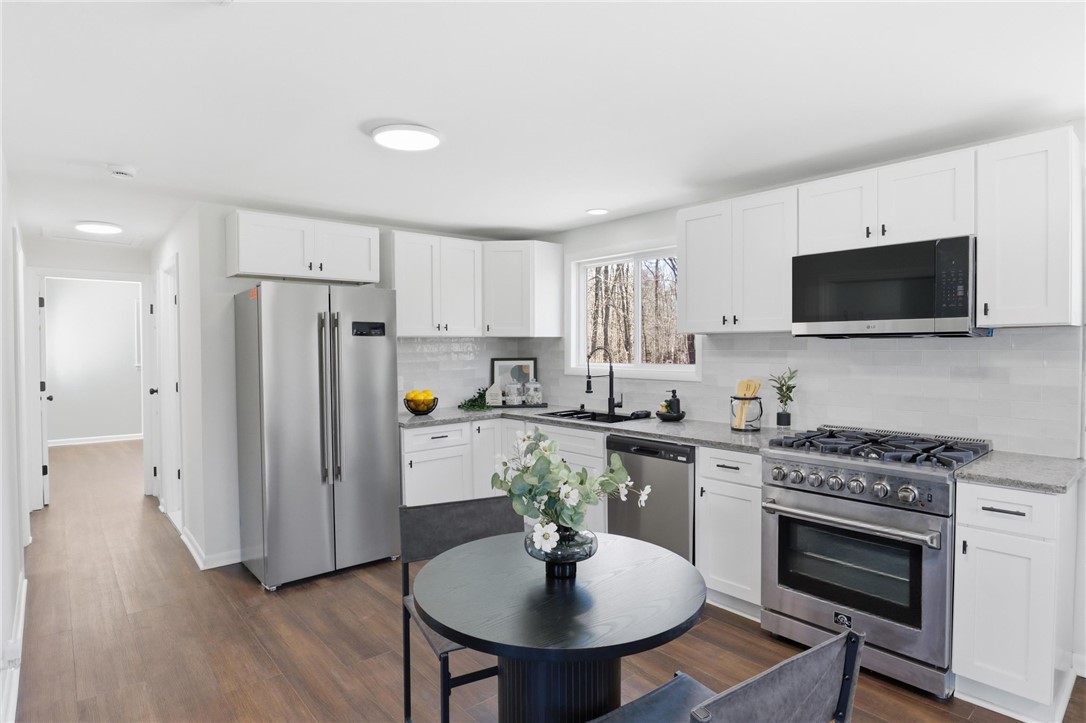 105 Names Road Chili, NY 14623 - Photo 8 of 35