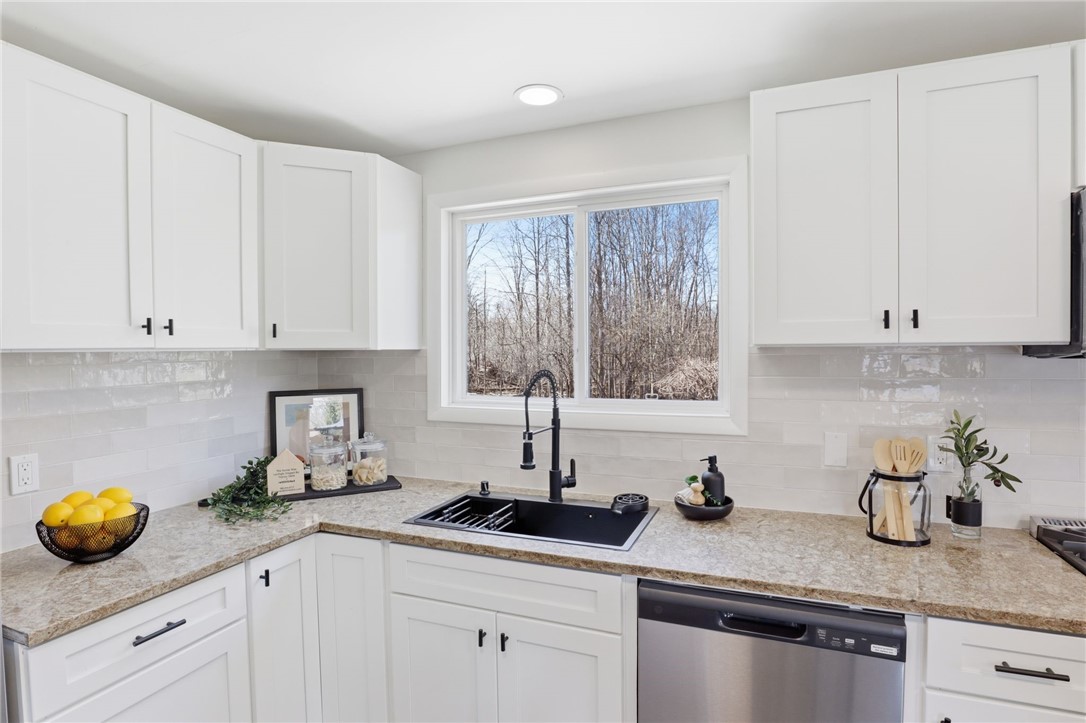 105 Names Road Chili, NY 14623 - Photo 10 of 35