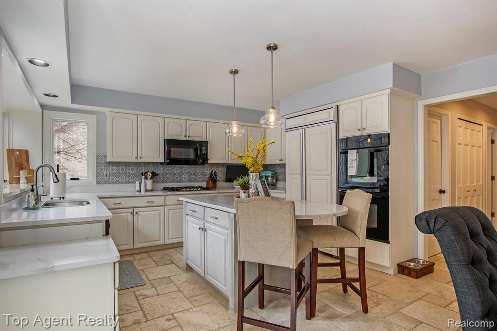 1470 Burhaven Drive Rochester Hills, MI 48306 - Photo 20 of 47