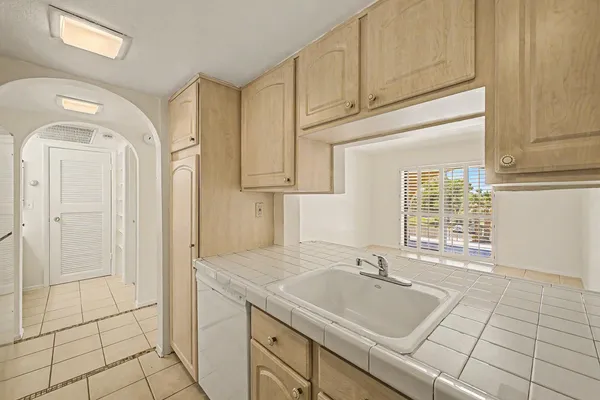 $995 | 3033 East Devonshire Avenue, Unit 3031, Phoenix, AZ 85016