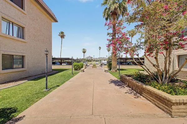 $995 | 3033 East Devonshire Avenue, Unit 3031, Phoenix, AZ 85016