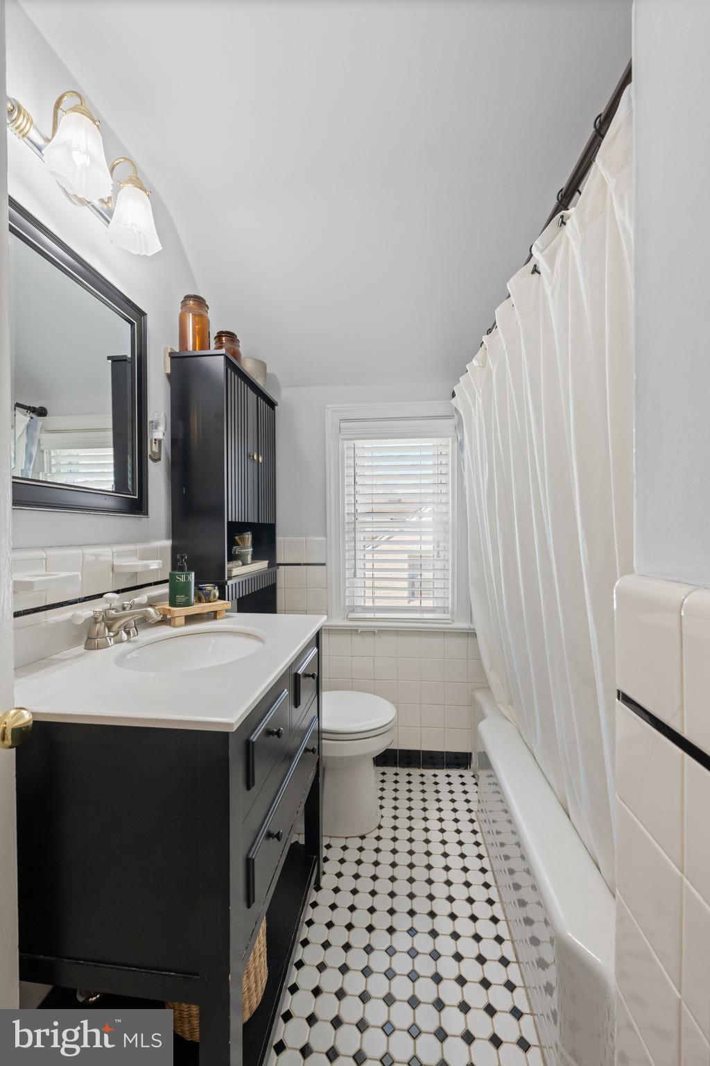 1 Black Friar Road Bryn Mawr, PA 19010 - Photo 31 of 38 Second Floor Full Bath