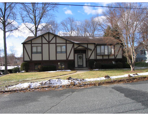 47 Crest Road Framingham, MA 01702 - Photo 1 of 22 Gallery Image 1