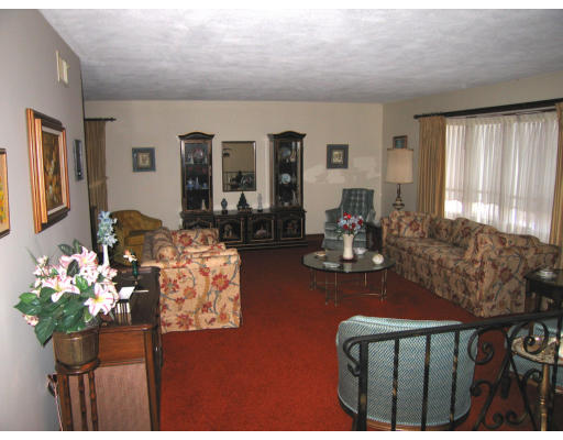 47 Crest Road Framingham, MA 01702 - Photo 3 of 22 Gallery Image 3