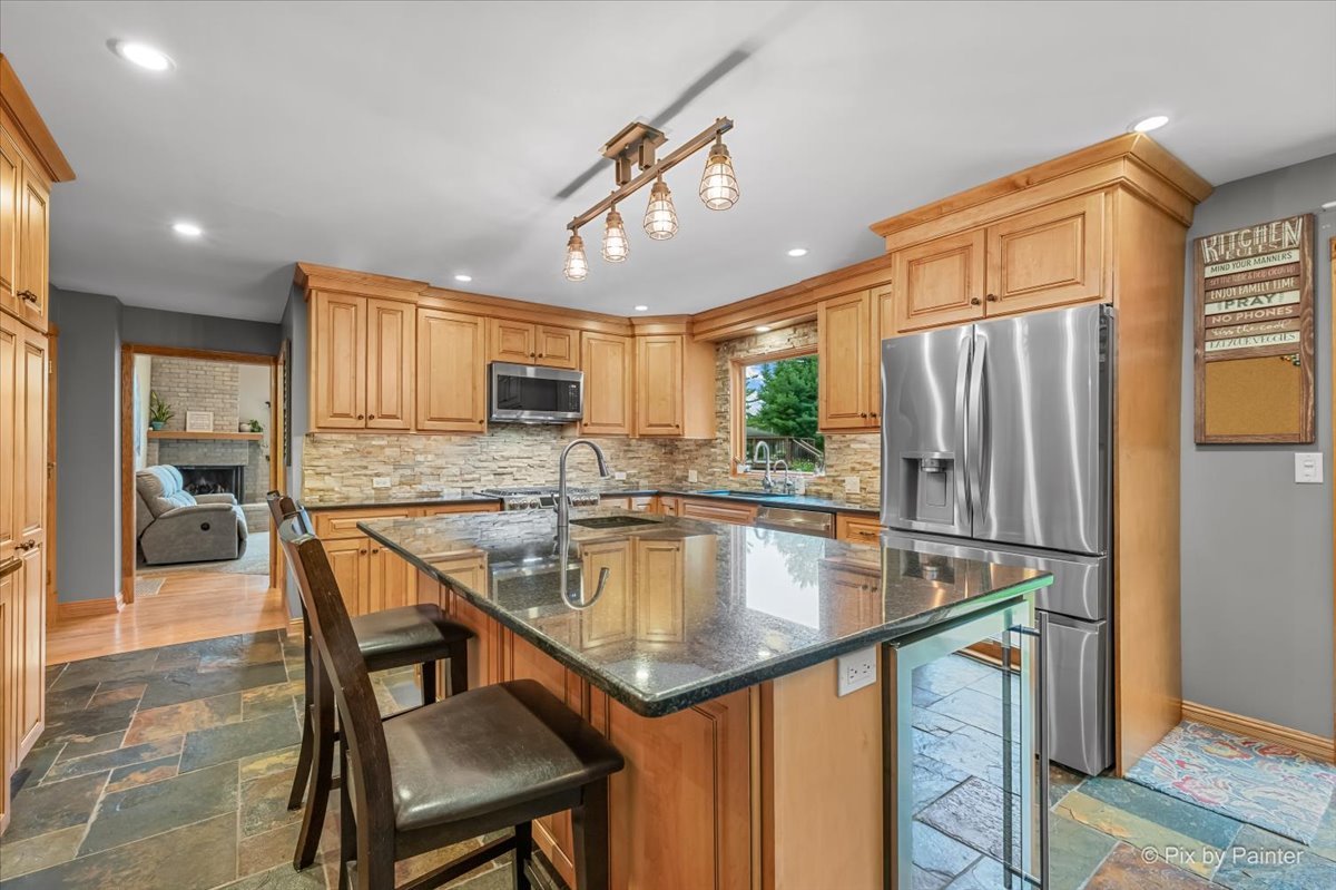 38W686 Ridgewood Lane Elgin, IL 60124 - Photo 9 of 22 Gallery Image 9