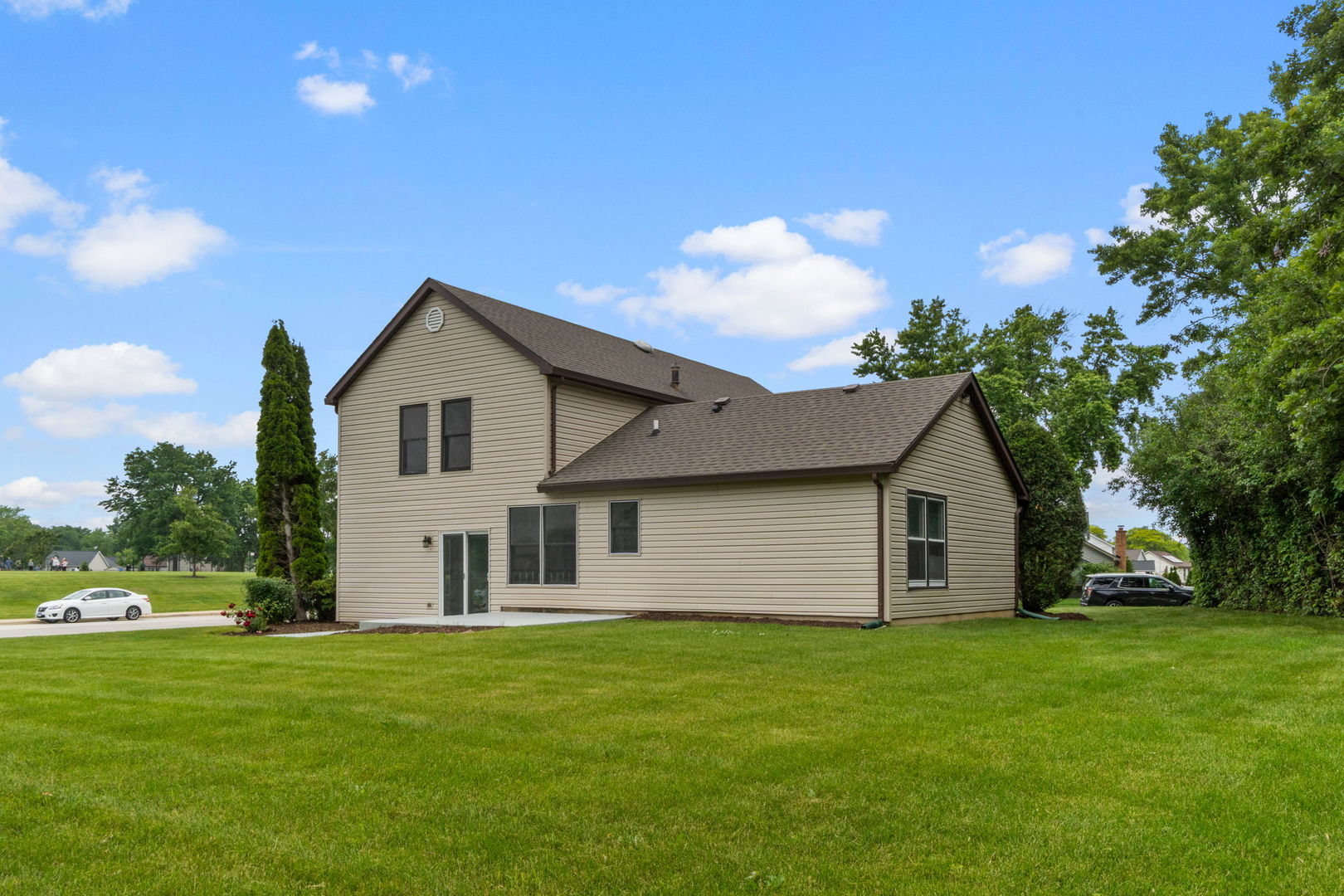 2254 Blacksmith Drive Wheaton, IL 60189 - Photo 32 of 32 a front view of house with yard and green space