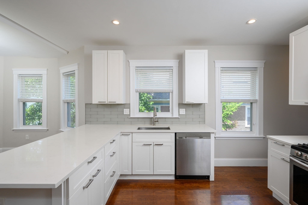 24 Mt Ida Road, Unit 2 Boston, MA 02122 - Photo 4 of 31 Gallery Image 4