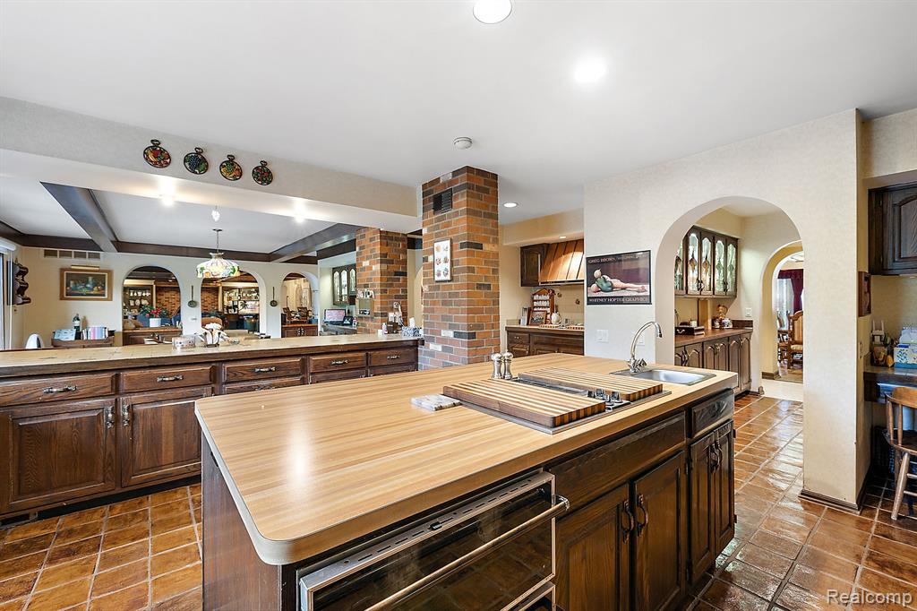 4670 Cove Road West Bloomfield, MI 48323 - Photo 14 of 37