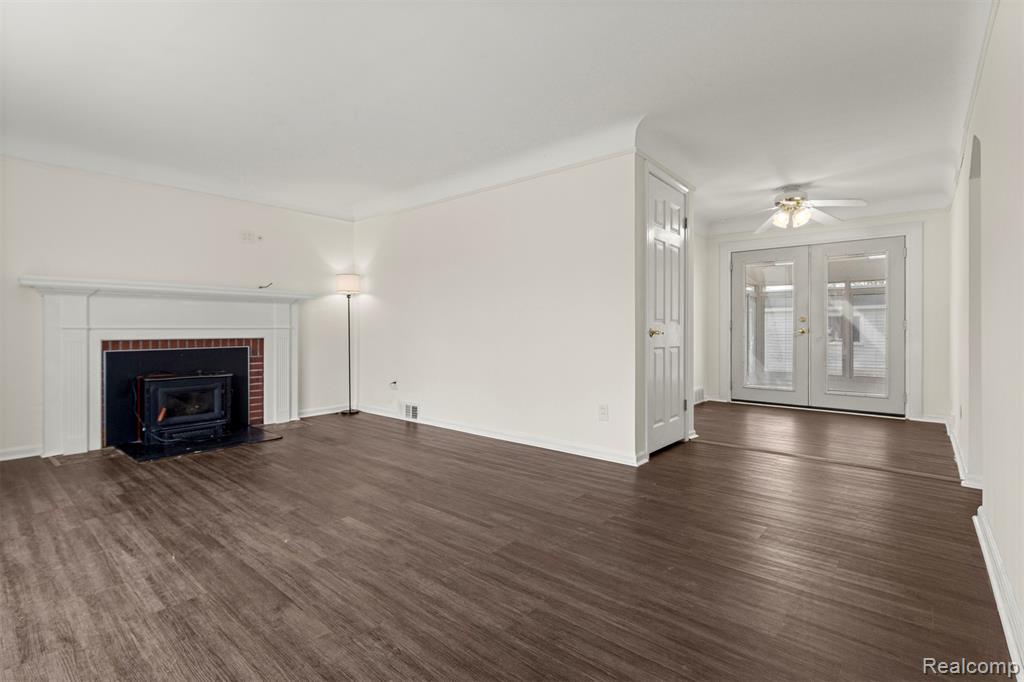 15705 Champaign Road Allen Park, MI 48101 - Photo 4 of 42