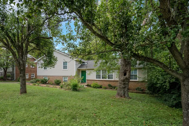 a view of a house with backyard and garden