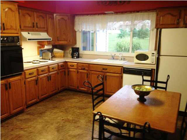 101 Green Acres Road Washington, IN 47501 - Photo 8 of 11 Gallery Image 8
