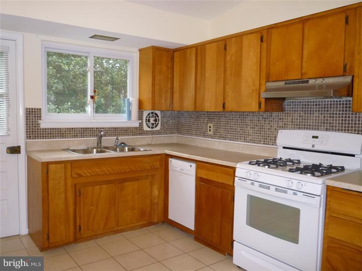 6 Maple Stream Road East Windsor, NJ 08520 - Photo 6 of 18 Kitchen