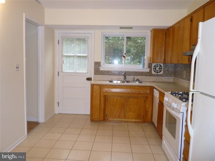 6 Maple Stream Road East Windsor, NJ 08520 - Photo 7 of 18 Kitchen