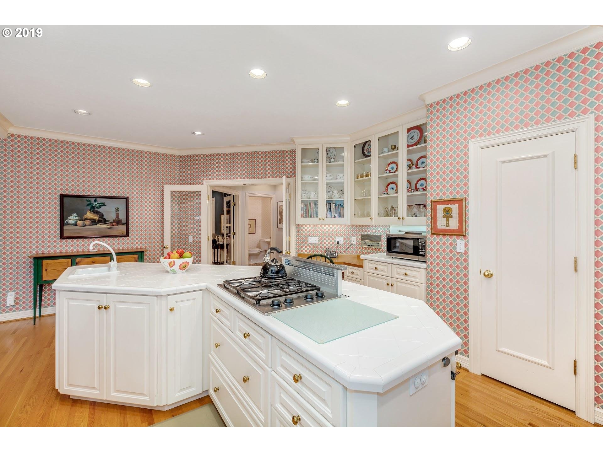 4405 Southwest Selling Court Portland, OR 97221 - Photo 11 of 28 Gallery Image 11