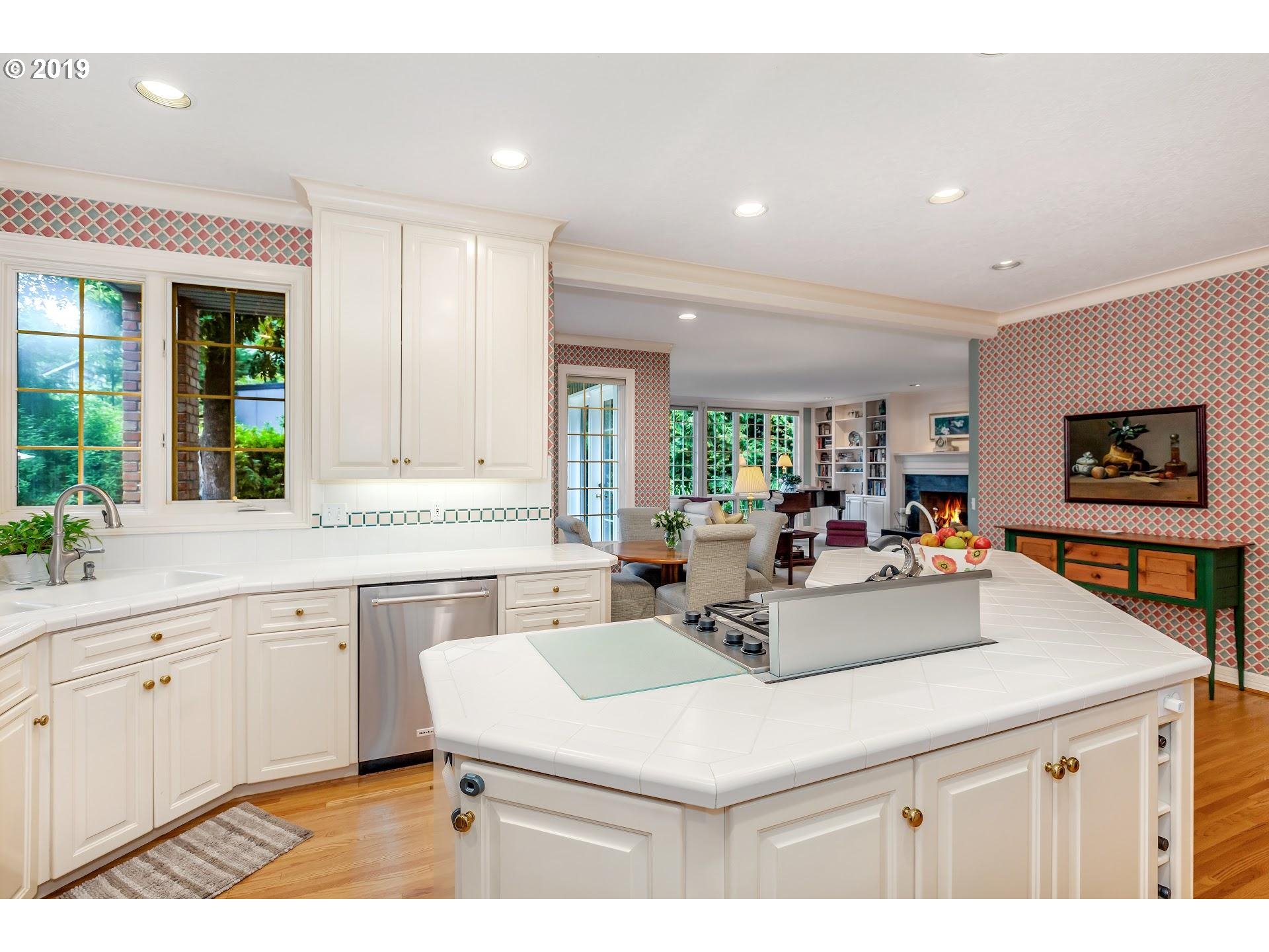 4405 Southwest Selling Court Portland, OR 97221 - Photo 10 of 28 Gallery Image 10