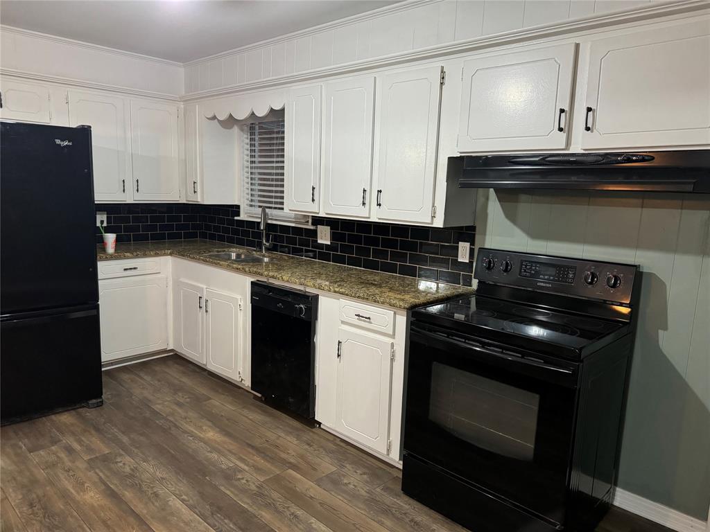 1406 Country Club Road Ennis, TX 75119 - Photo 4 of 26