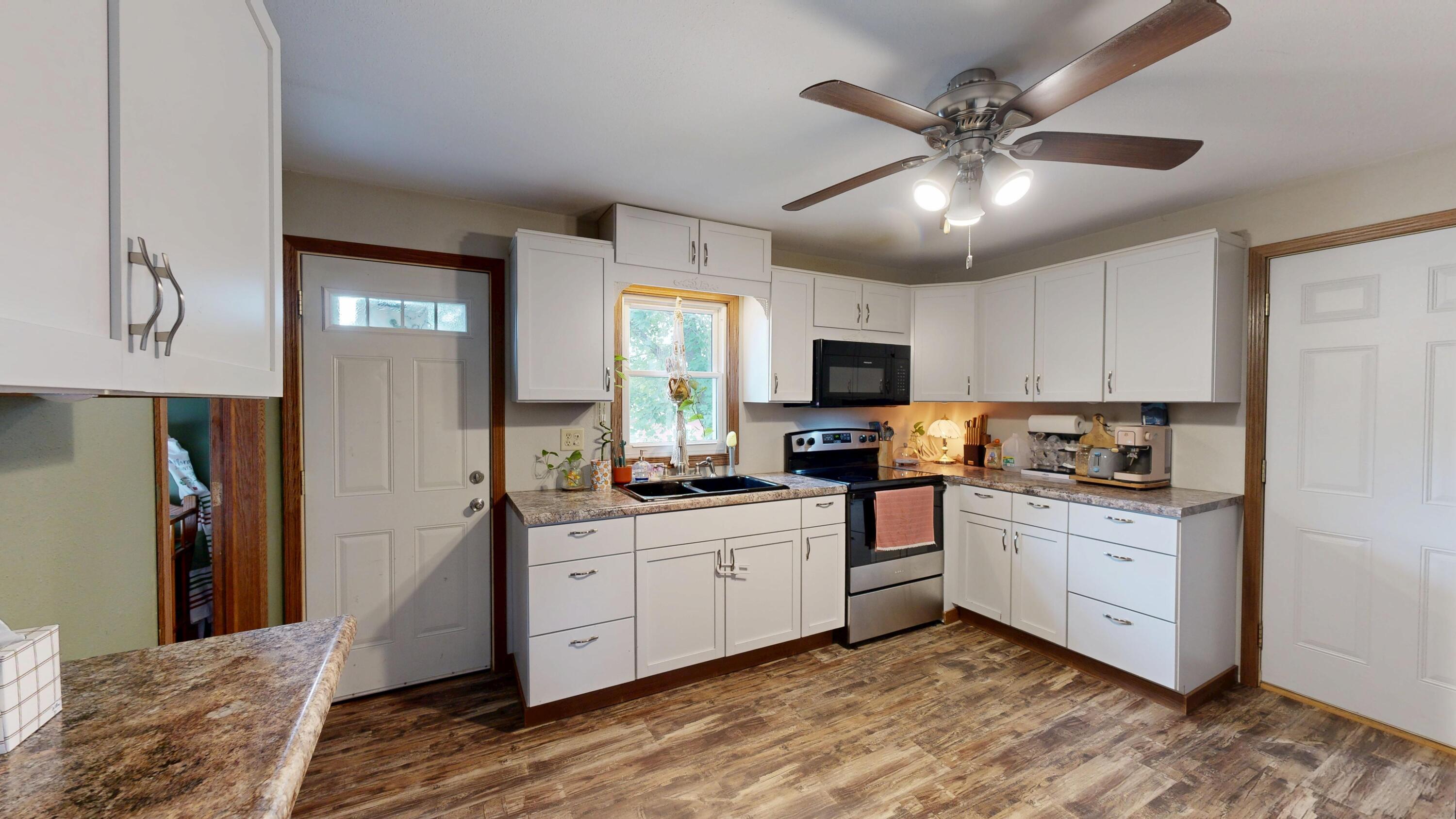 232 1st Avenue Southwest Spring Grove, MN 55974 - Photo 9 of 29 232-1st-Ave-SW-Spring-Grove-08152025_081