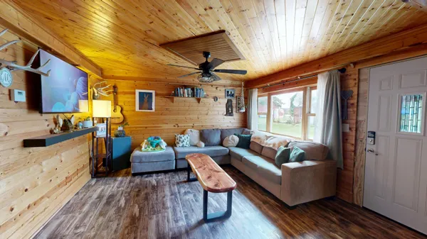 $185,000 | 232 1st Avenue Southwest, Spring Grove, MN 55974