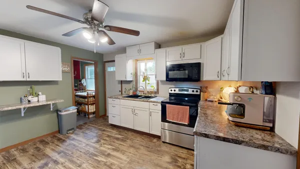 $185,000 | 232 1st Avenue Southwest, Spring Grove, MN 55974