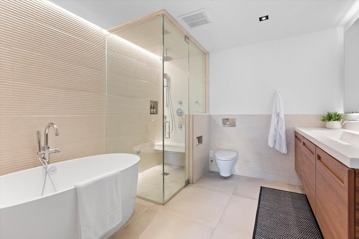 850 West Adams Street, Unit 4A Chicago, IL 60607 - Photo 38 of 52 a spacious bathroom with a granite countertop toilet a sink and a bathtub