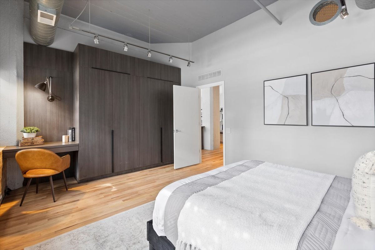 850 West Adams Street, Unit 4A Chicago, IL 60607 - Photo 44 of 52 a bedroom with a bed and chair