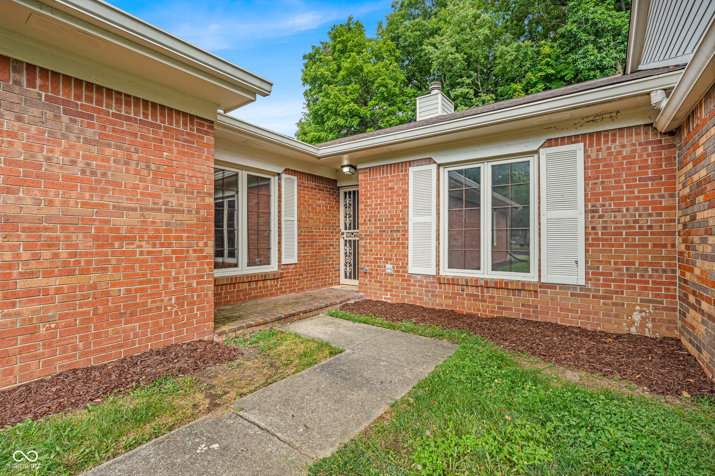 5228 Greenwillow Road Indianapolis, IN 46226 - Photo 3 of 48