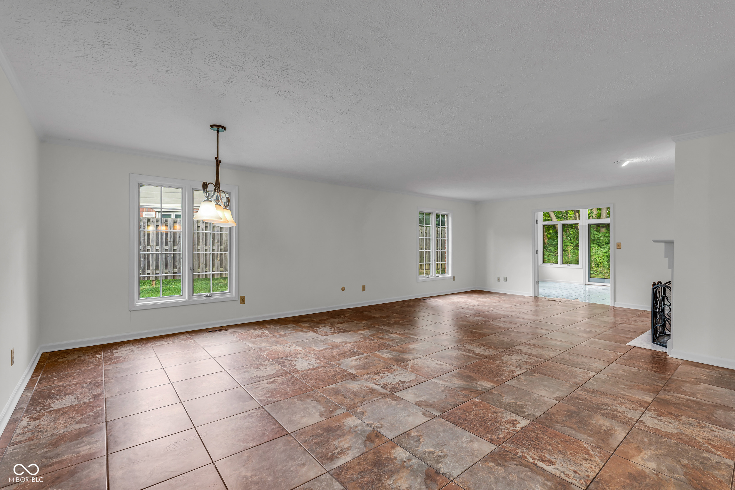 5228 Greenwillow Road Indianapolis, IN 46226 - Photo 4 of 48