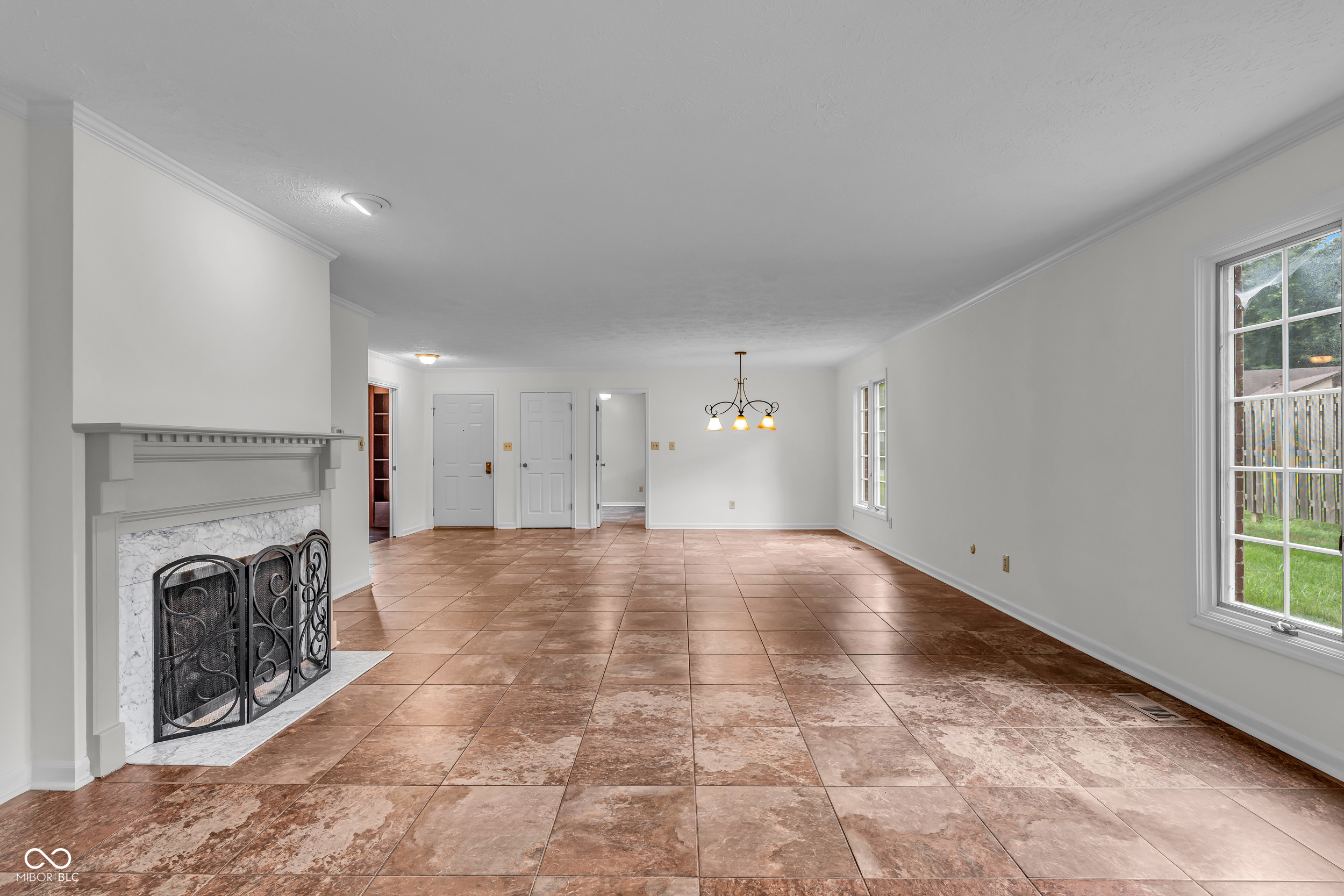 5228 Greenwillow Road Indianapolis, IN 46226 - Photo 5 of 48