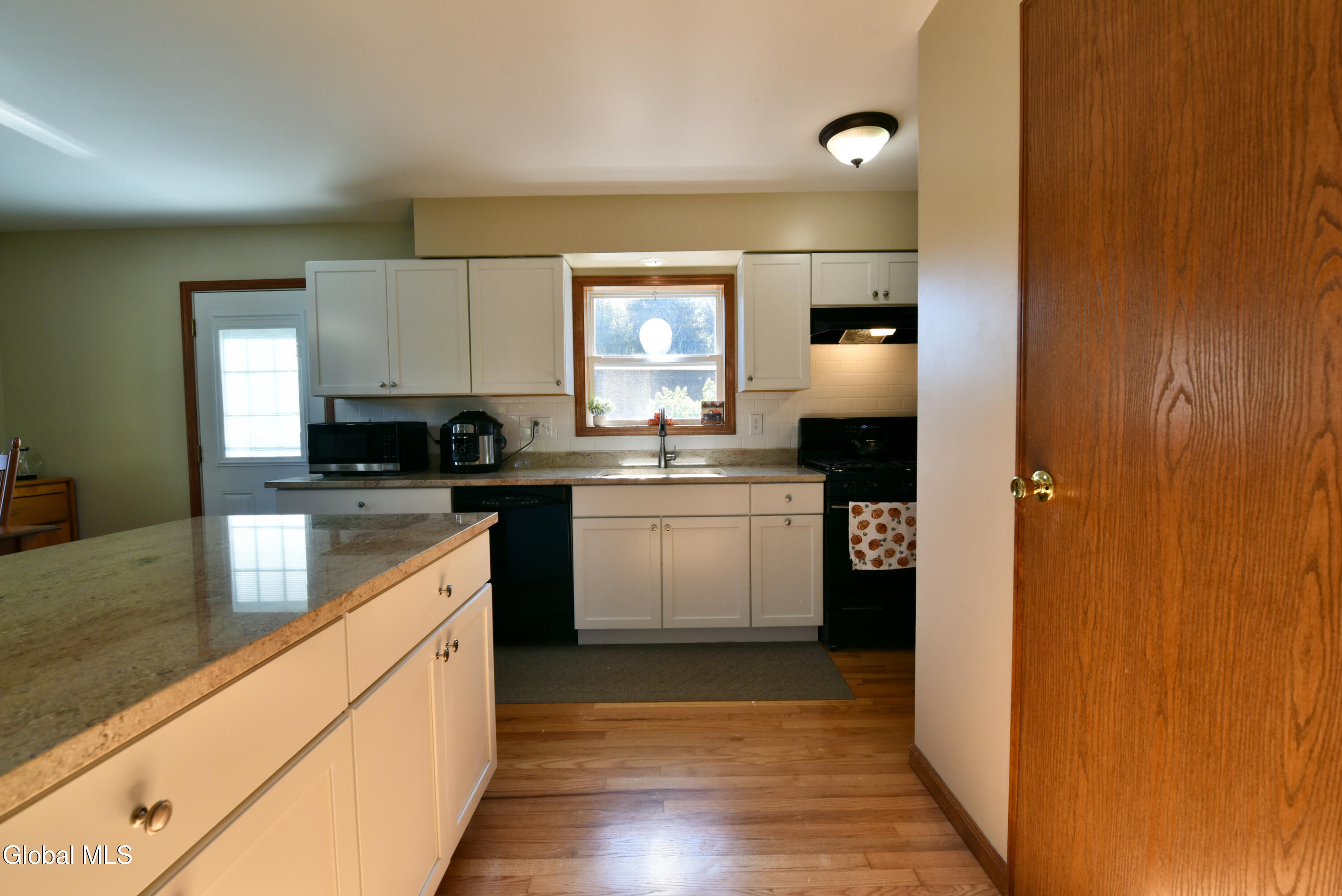 10 New Kent Road Wilton, NY 12831 - Photo 12 of 37 10NewKentKitch7