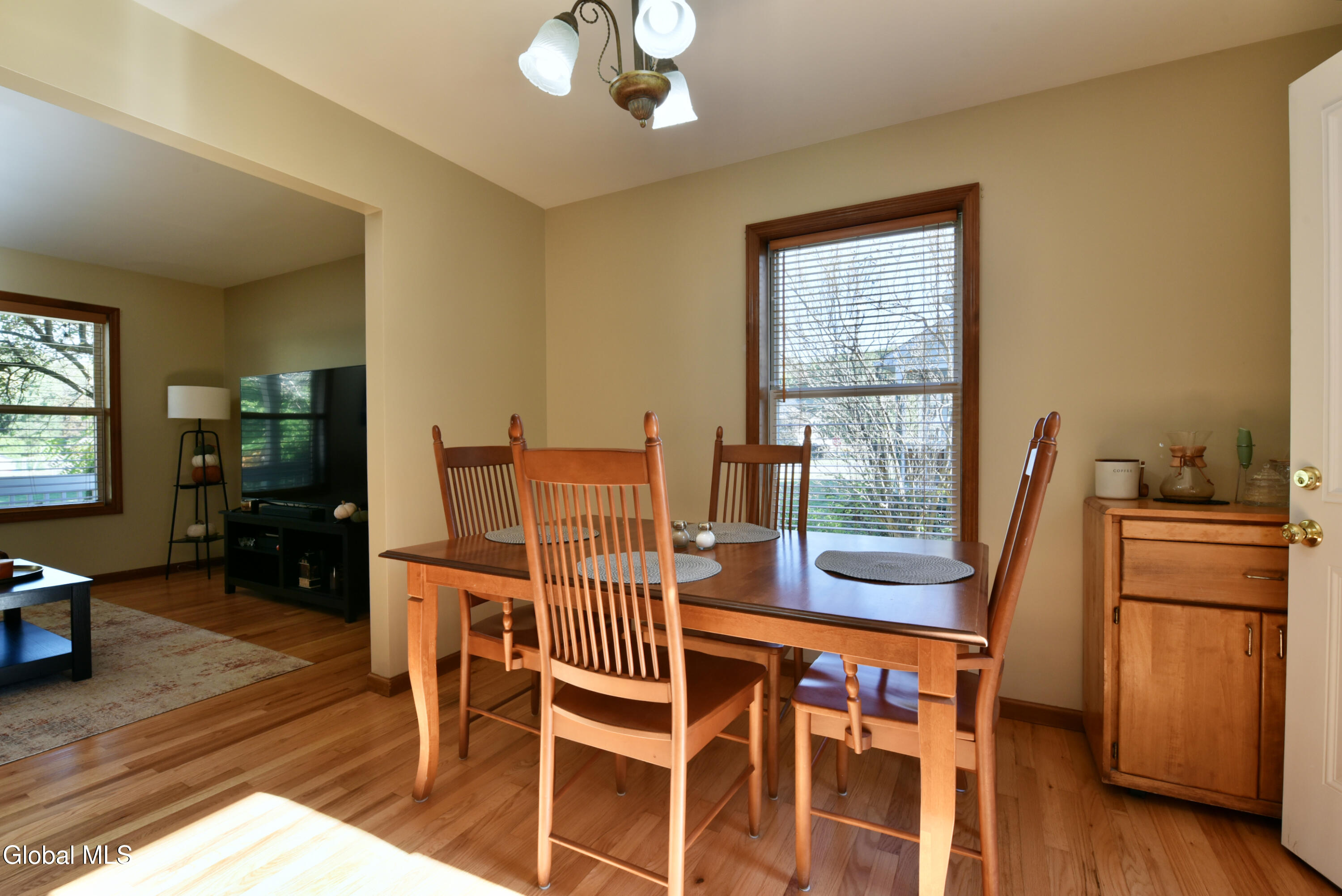 10 New Kent Road Wilton, NY 12831 - Photo 15 of 37 10NewKentEIKitchLR