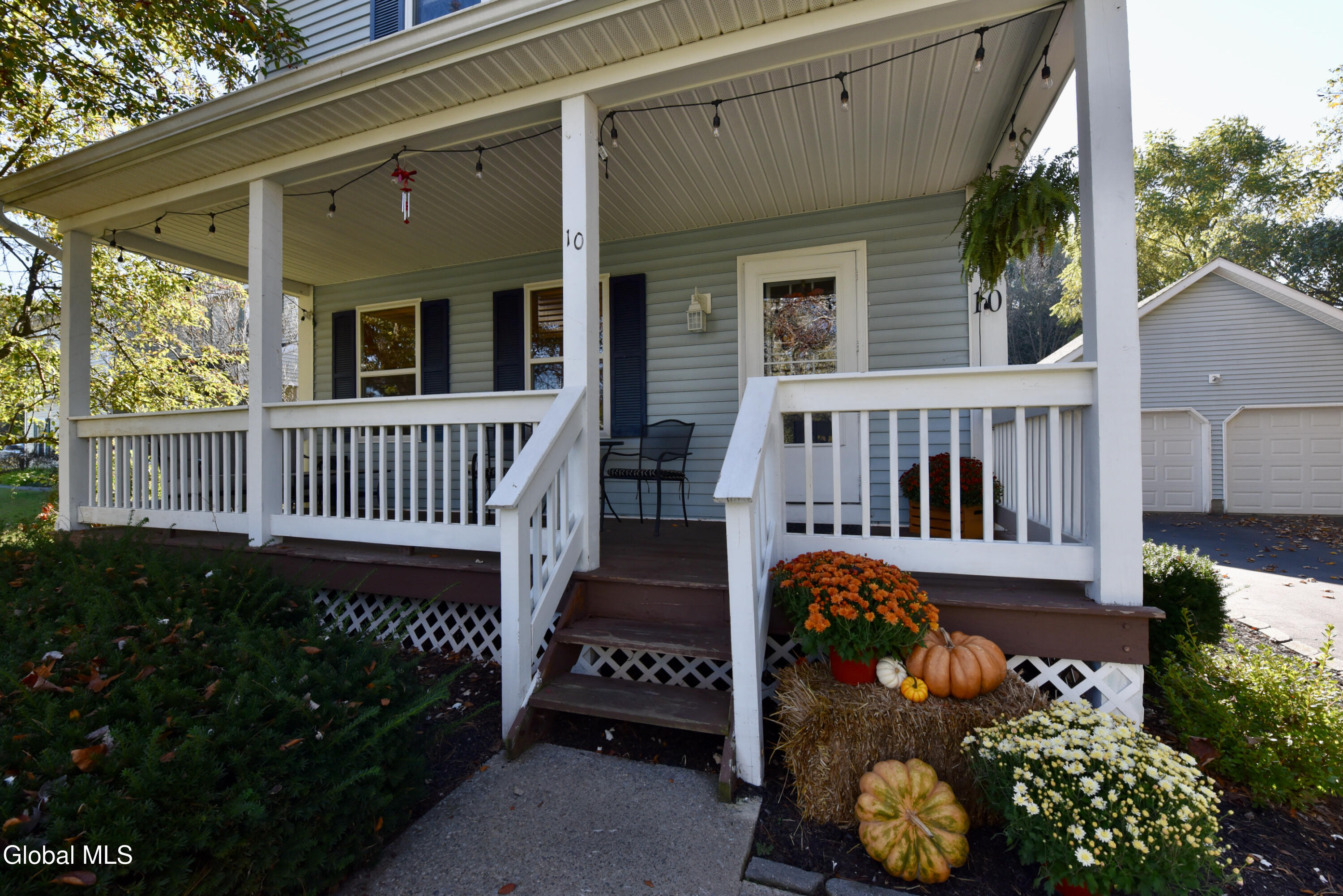 10 New Kent Road Wilton, NY 12831 - Photo 2 of 37 10NewKentFrontPorch