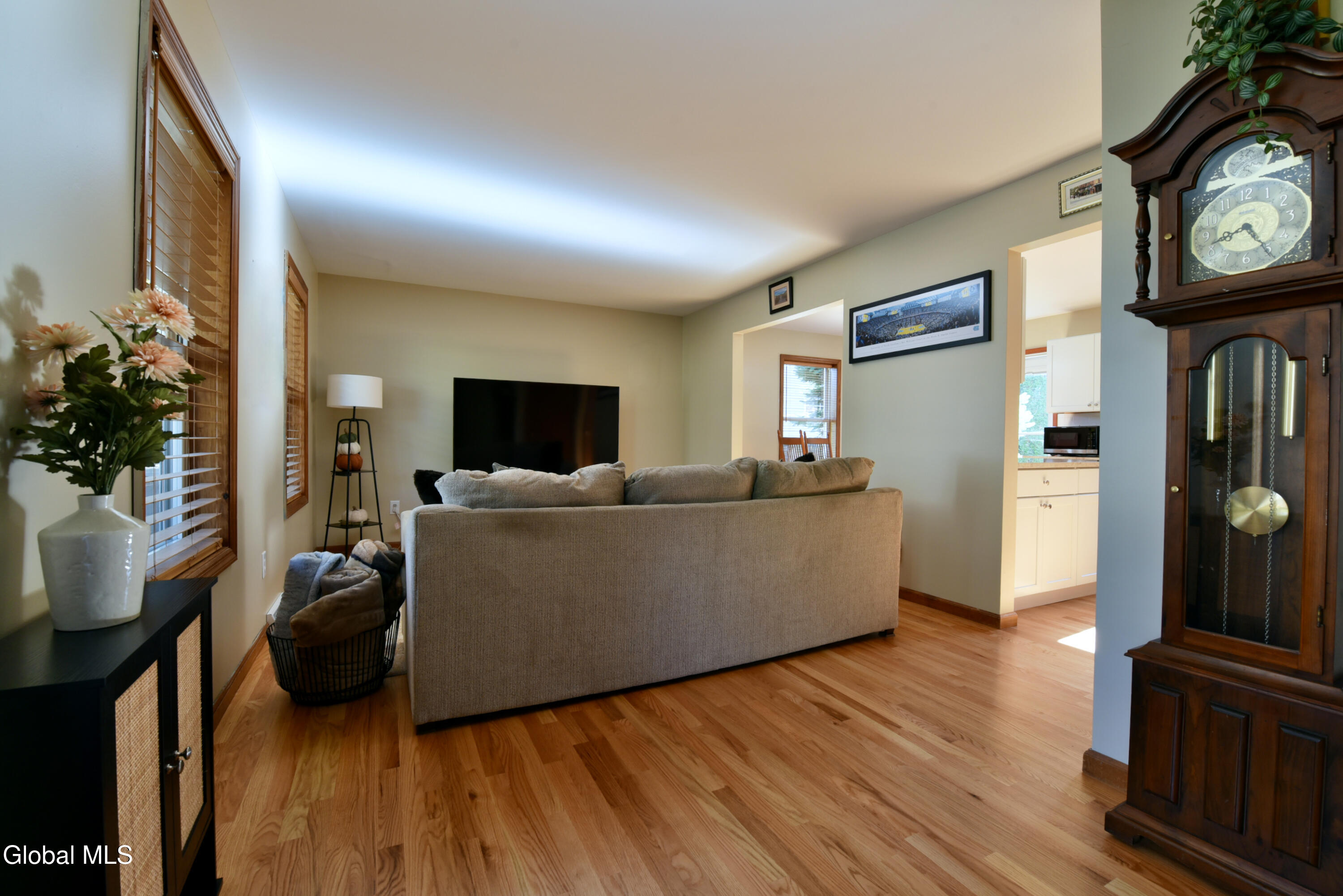 10 New Kent Road Wilton, NY 12831 - Photo 5 of 37 10NewKentLR1
