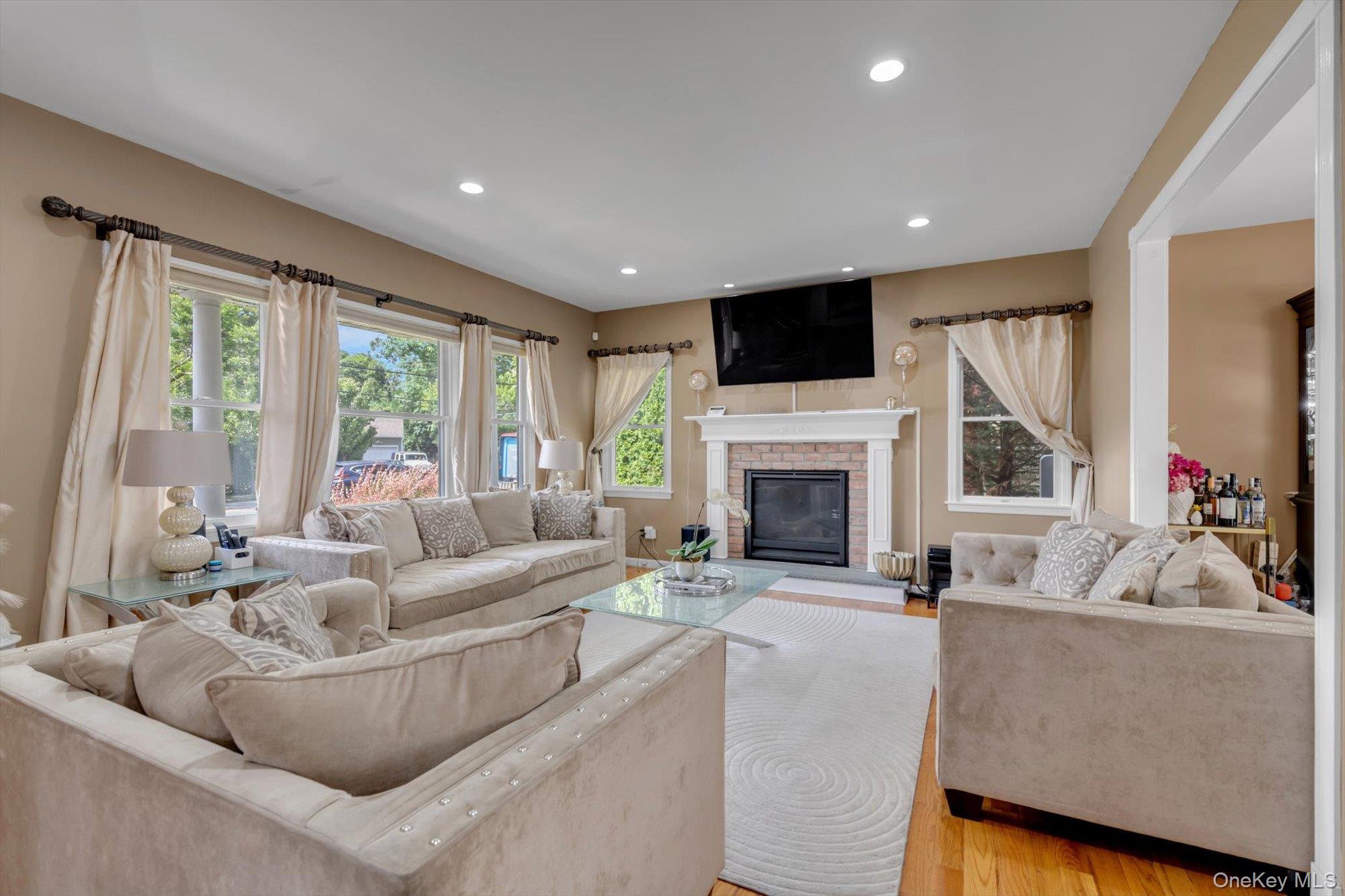 146 Melville Road Farmingdale, NY 11735 - Photo 3 of 26