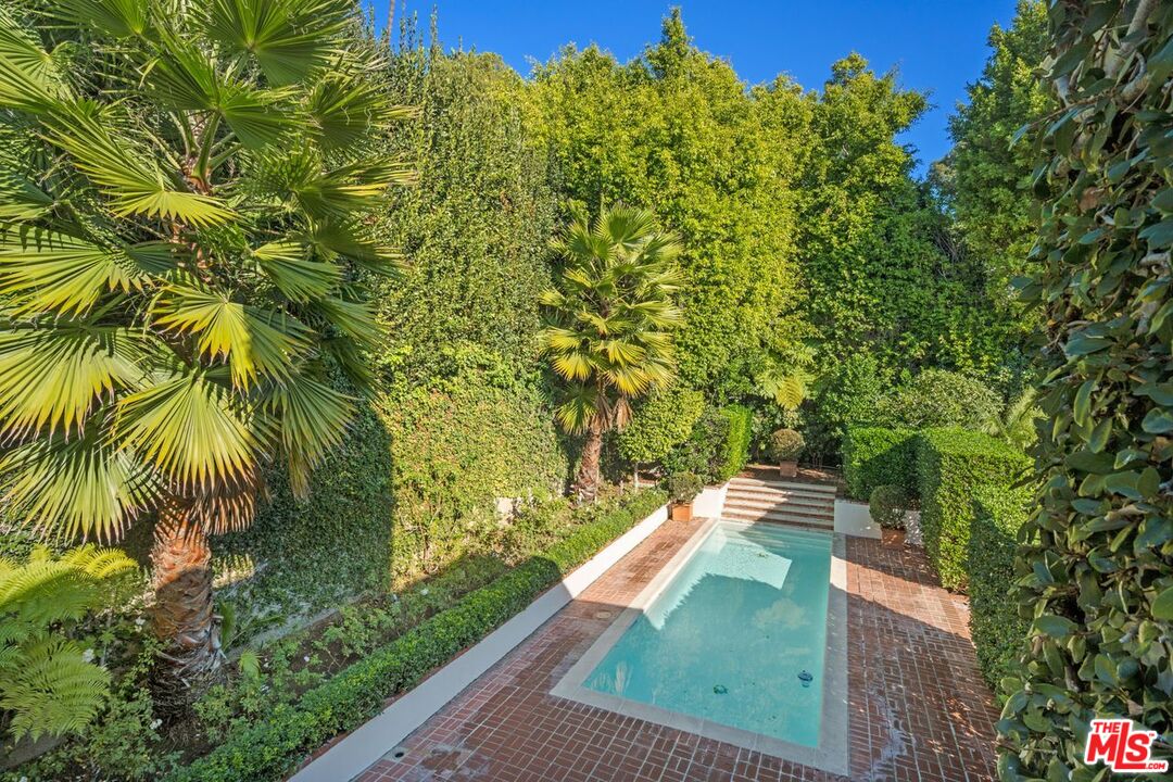 1910 Outpost Drive Los Angeles, CA 90068 - Photo 20 of 27 a view of a yard