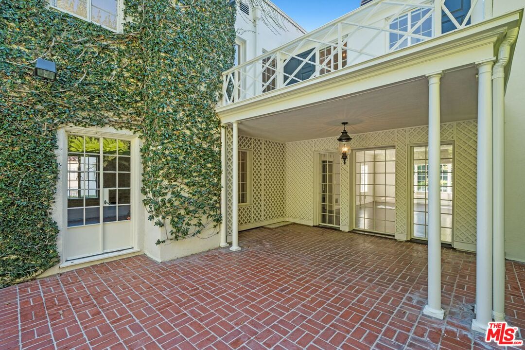 1910 Outpost Drive Los Angeles, CA 90068 - Photo 21 of 27 front view of a building