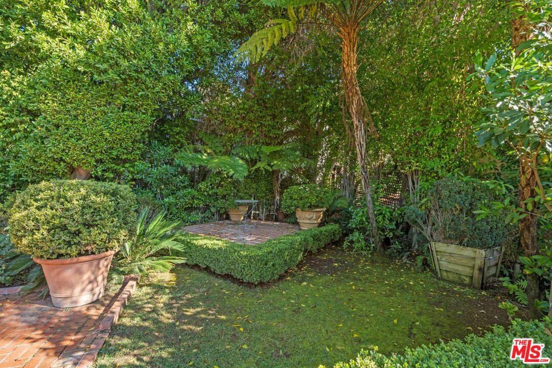 1910 Outpost Drive Los Angeles, CA 90068 - Photo 27 of 27 a view of a big yard