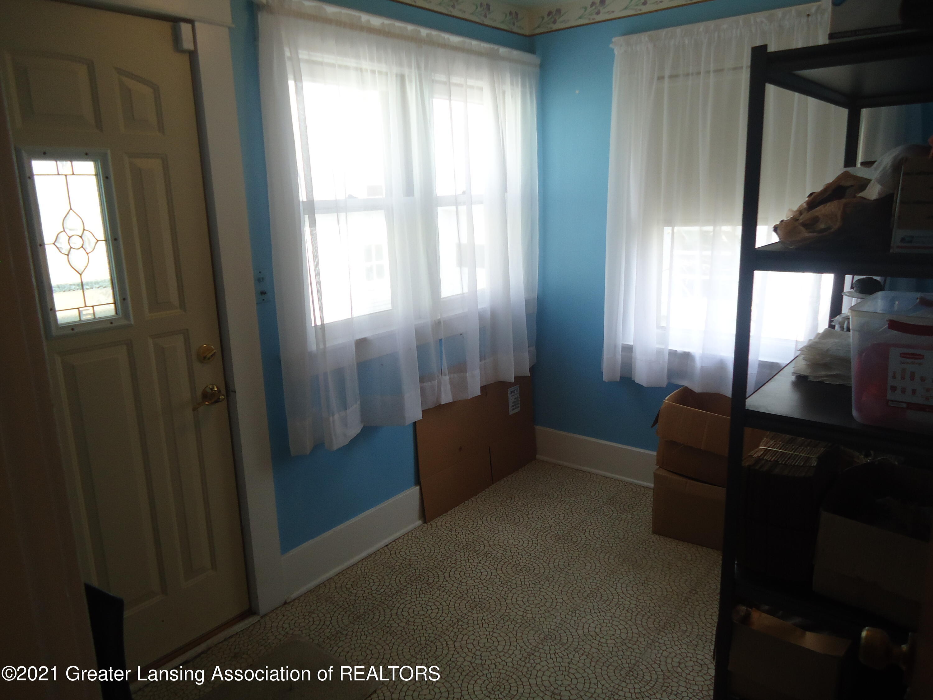 1833 South Rundle Avenue Lansing, MI 48910 - Photo 6 of 16 1833 S Rundle 012