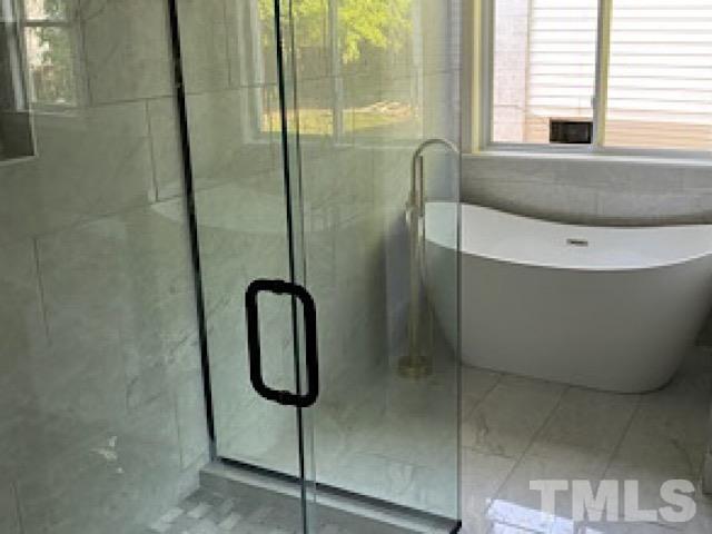 725 Church Street Raleigh, NC 27601 - Photo 3 of 21 a bathroom with a bathtub