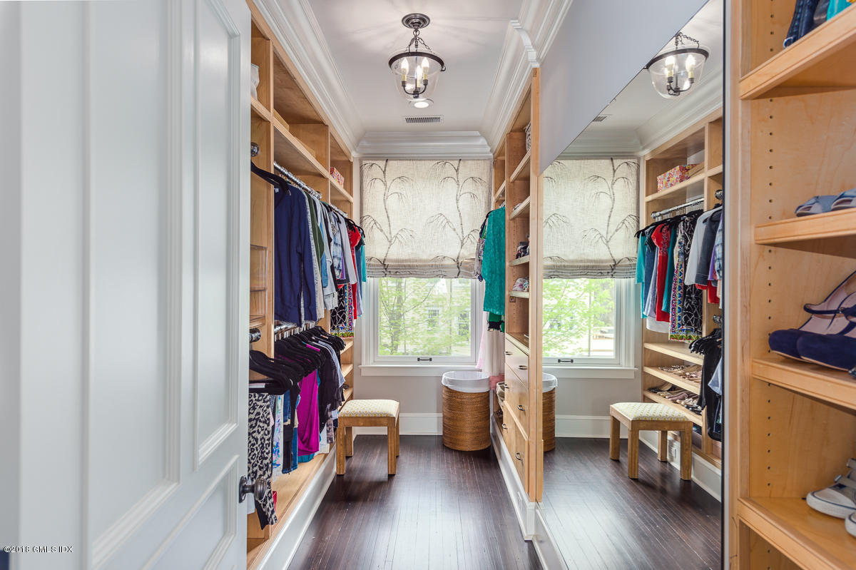 30 Club Road Riverside, CT 06878 - Photo 29 of 53 a living room with furniture and a window