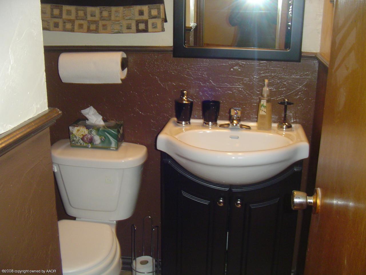 5311 Parker Street Amarillo, TX 79110 - Photo 7 of 10 Master bath
