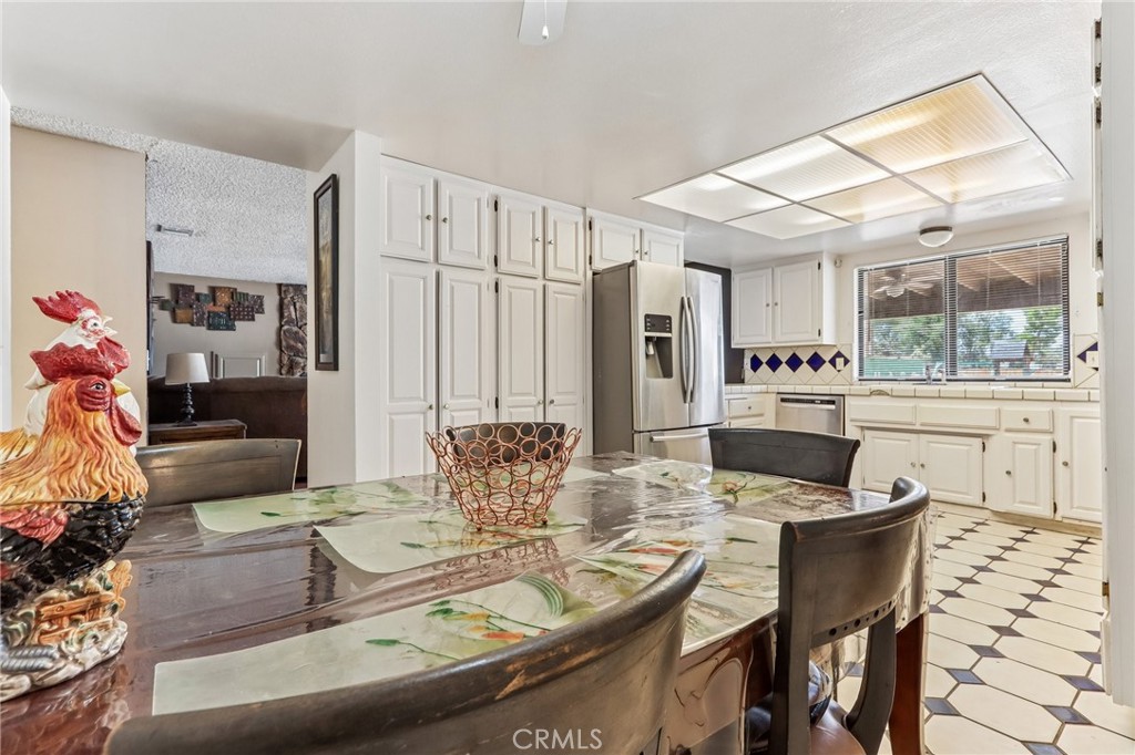 14182 Gayhead Road Apple Valley, CA 92307 - Photo 16 of 69 Kitchen