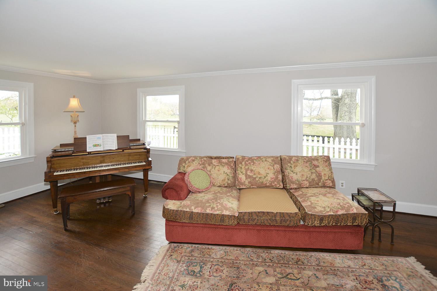 7962 Leeds Manor Road Marshall, VA 20115 - Photo 9 of 48 Gallery Image 9