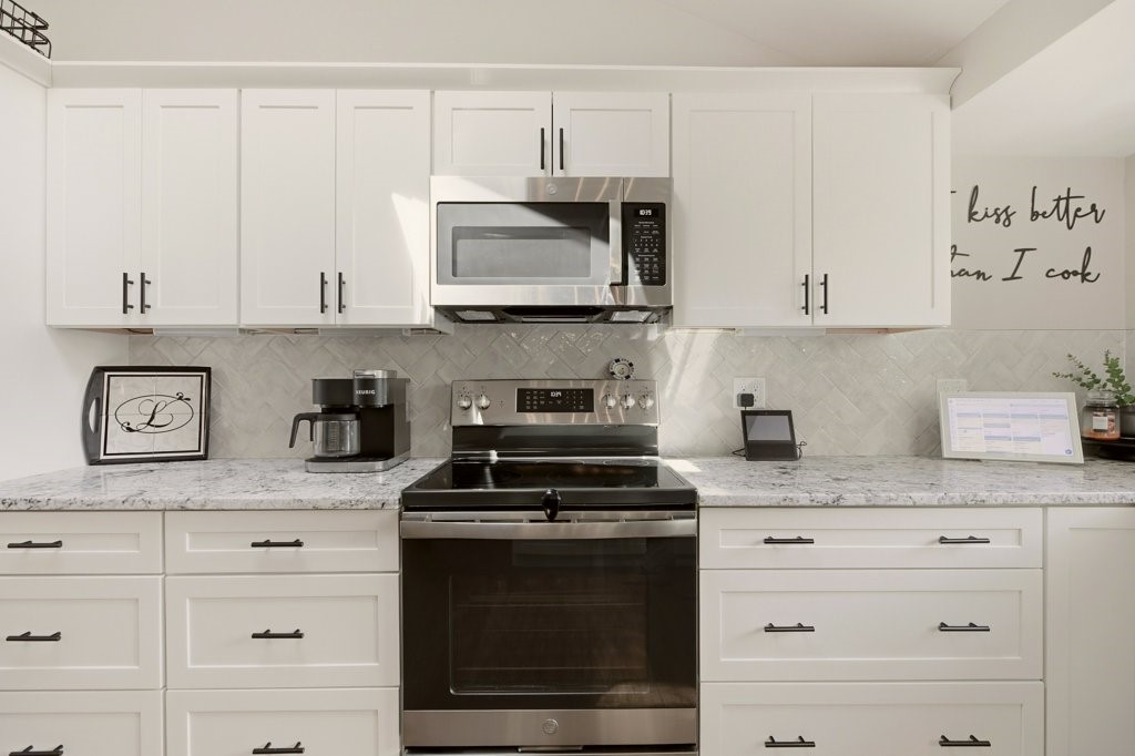 7 Friar Tuck Road Warwick, RI 02886 - Photo 14 of 49