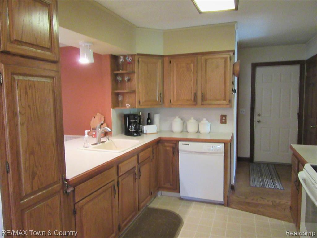 1021 Stonehenge Road Flint, MI 48532 - Photo 9 of 30