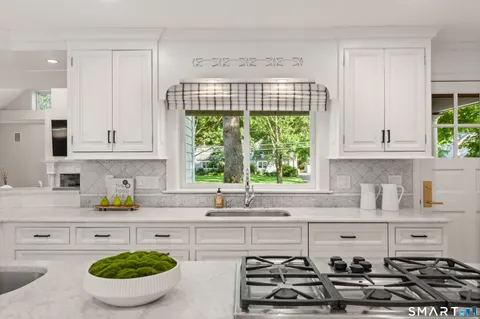 $2,300,000 | 18 Silver Brook Road, Westport, CT 06880
