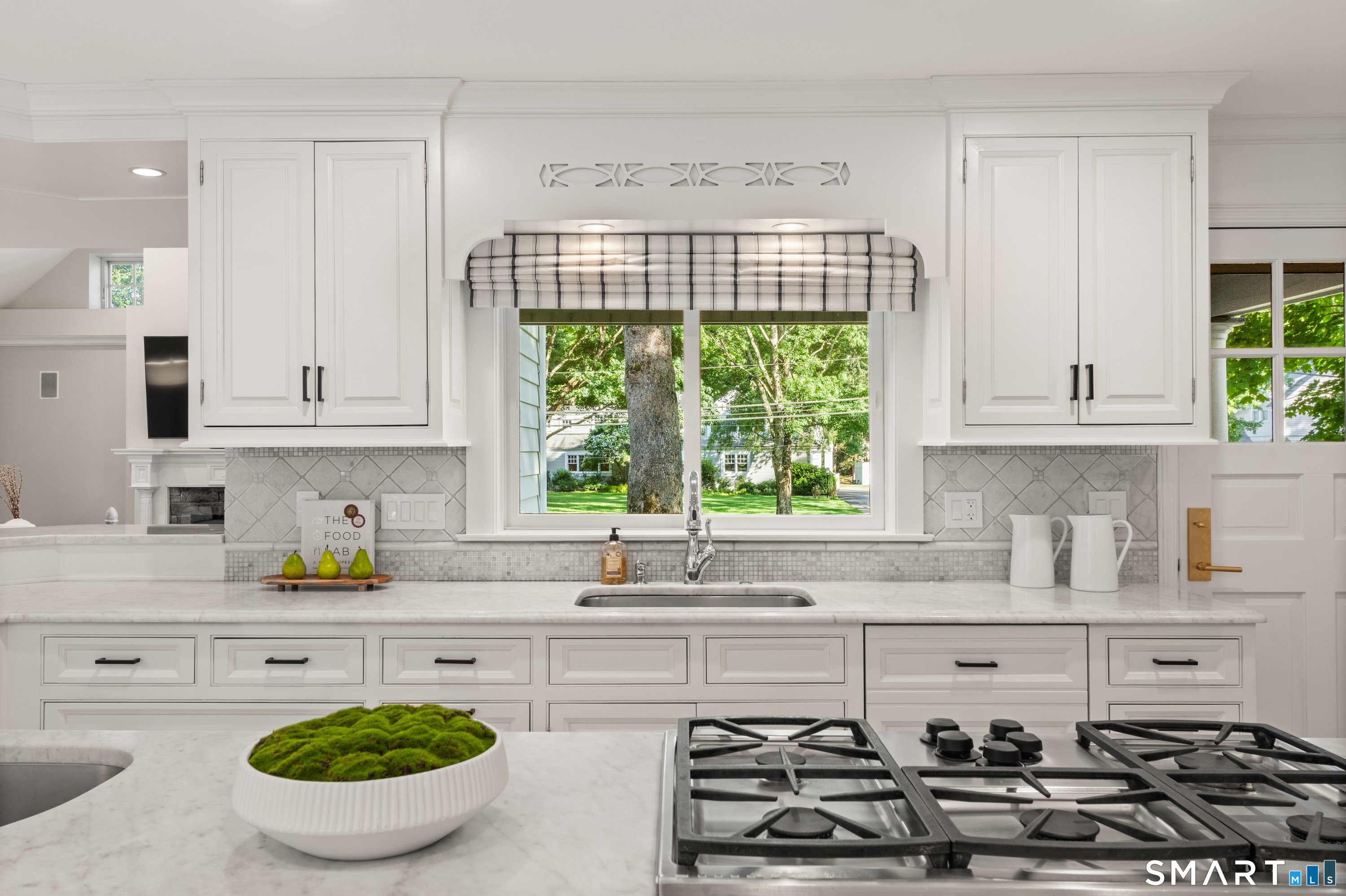 18 Silver Brook Road Westport, CT 06880 - Photo 4 of 33