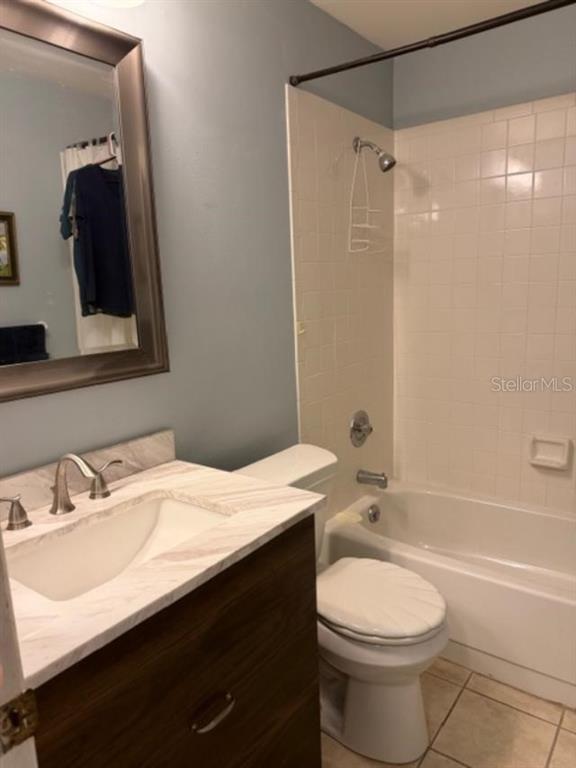 330 Promenade Drive, Unit 206 Dunedin, FL 34698 - Photo 19 of 31 a bathroom with a sink a toilet and shower