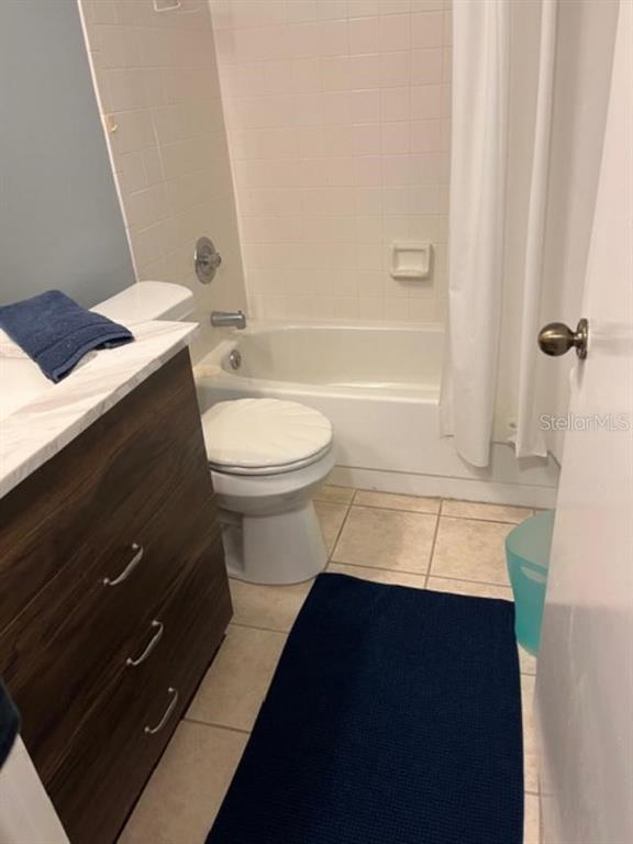 330 Promenade Drive, Unit 206 Dunedin, FL 34698 - Photo 21 of 31 a bathroom with a sink a toilet and shower