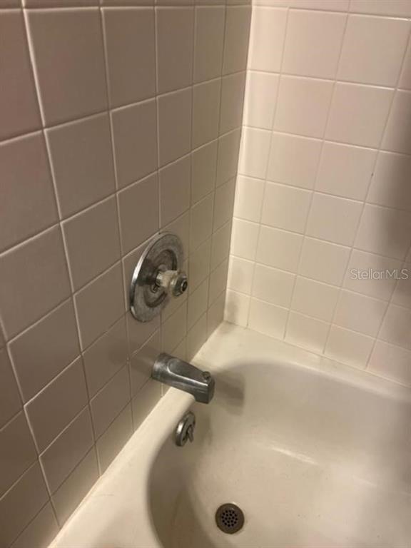 330 Promenade Drive, Unit 206 Dunedin, FL 34698 - Photo 22 of 31 a bathroom with a shower